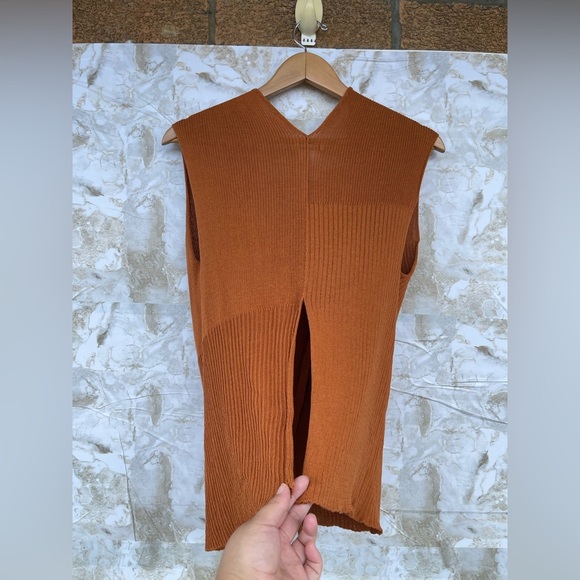 Sarah Pacini Sleeveless Sweater Vest – Rust Orange Knit, One Size (17″ P2P) - Picture 6 of 6